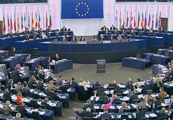 El Parlamento Europeo recomienda excluir de las listas electorales a condenados por corrupción