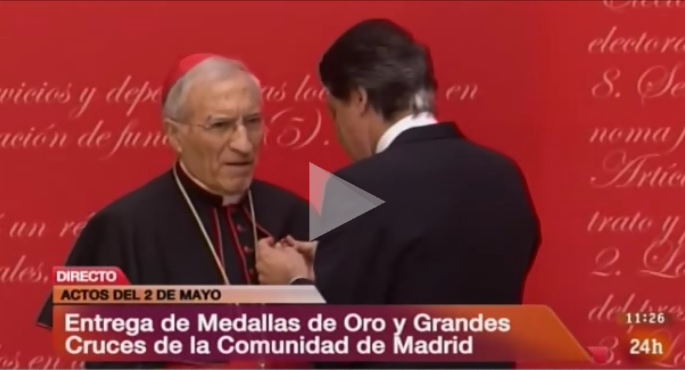 Ignacio González condecora al cardenal Rouco Varela con la Medalla de Oro de Madrid