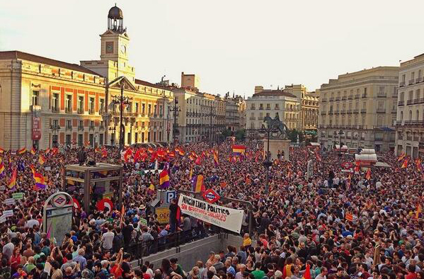 Cientos de plazas en toda España exigen la III República