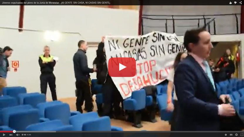19 activistas detenidos por protestar contra los desahucios en una Junta Municipal de Madrid