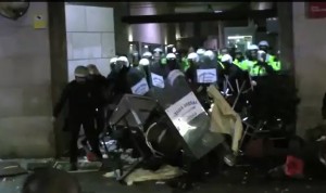 Ataque a la Guardia Urbana en Barcelona tras la manifestación en apoyo a Gamonal