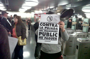 'Colada masiva' en el metro de Barcelona contra el aumento de precios