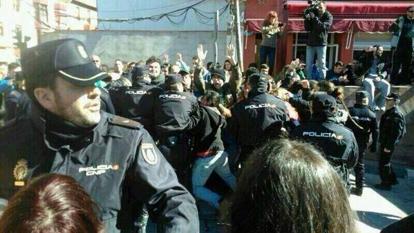 Cargas policiales en Alcázar de San Juan en las protestas vecinales contra la privatización del agua