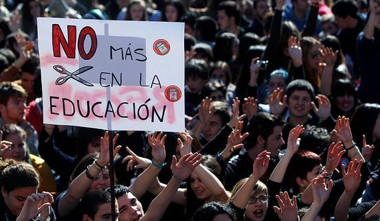 Estudiantes afectados por los recortes convocan una huelga para el 8 de mayo