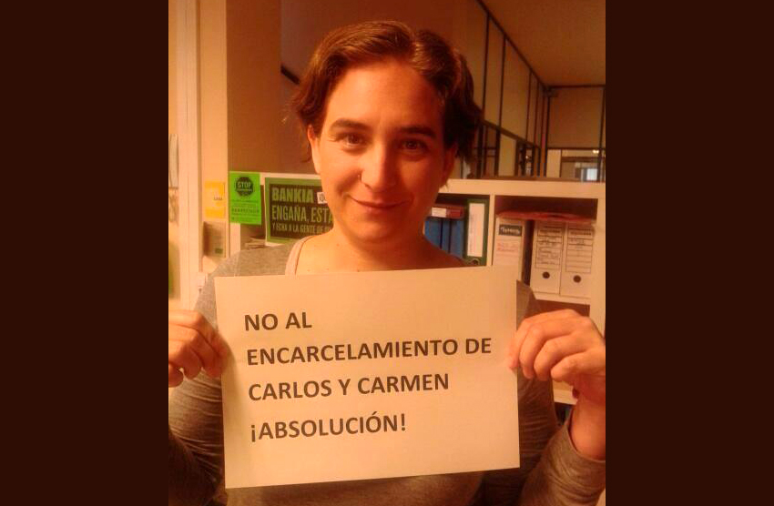 Fotos solidarias contra la “condena política” de los miembros del 15M Carlos y Carmen
