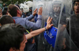 Manifestantes turcos contra Erdogan por la tragedia minera