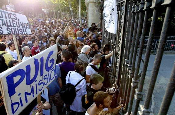 Absueltos los 19 activistas del 15M juzgados por el "Paremos el Parlament" catalán