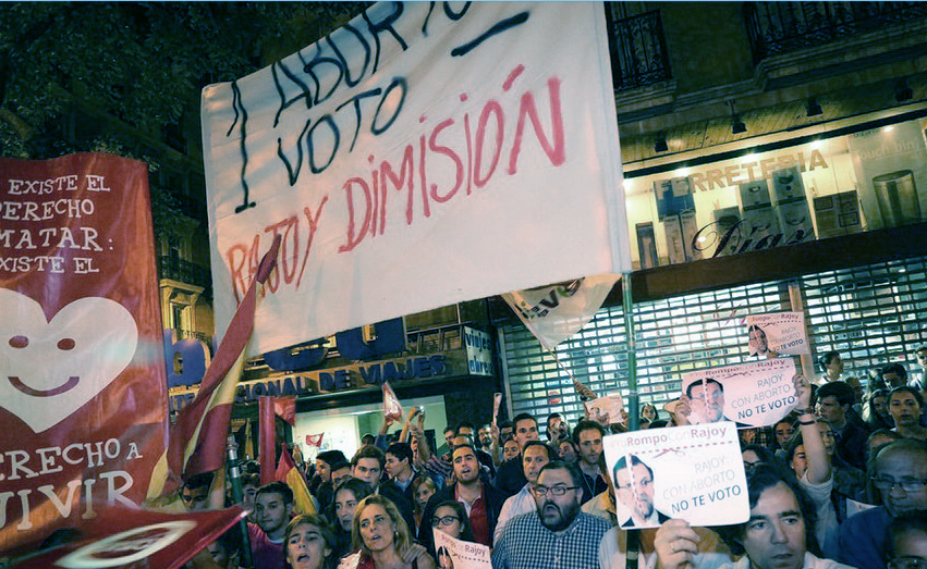 Cientos de antiabortistas se manifiestan para pedir la dimisión de Mariano Rajoy