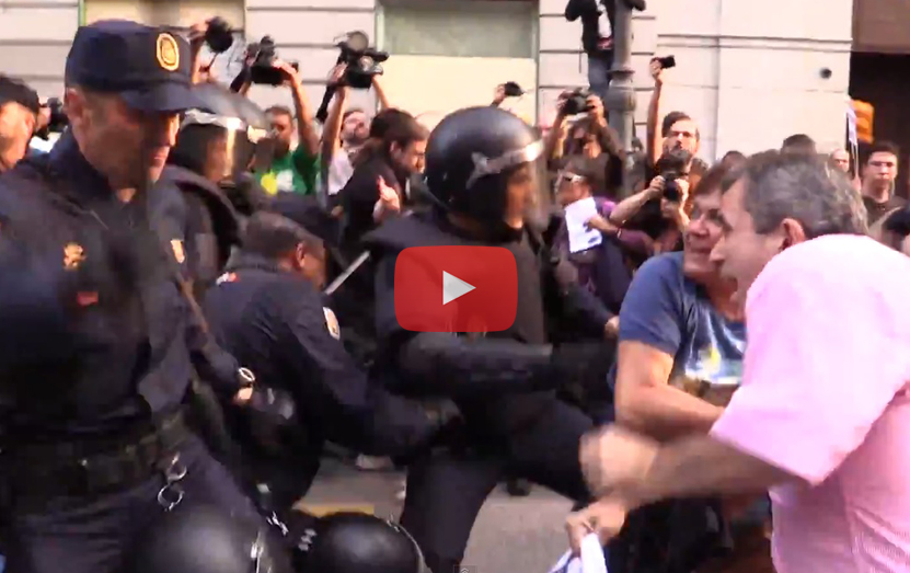 Cargas policiales, heridos y detenidos en el ‘Rodea el Congreso’ contra la monarquía