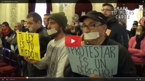 (Vídeo) Desempleados toman el Pleno de Cádiz contra el PP al grito de "no nos representan"