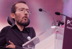  Echenique (Podemos) acusa a PP y PSOE de dificultar que los expatriados voten